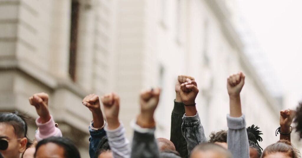 Maker, ahora rebautizado como Sky, genera la ira de la comunidad DeFi por el controvertido cambio de la moneda estable DAI