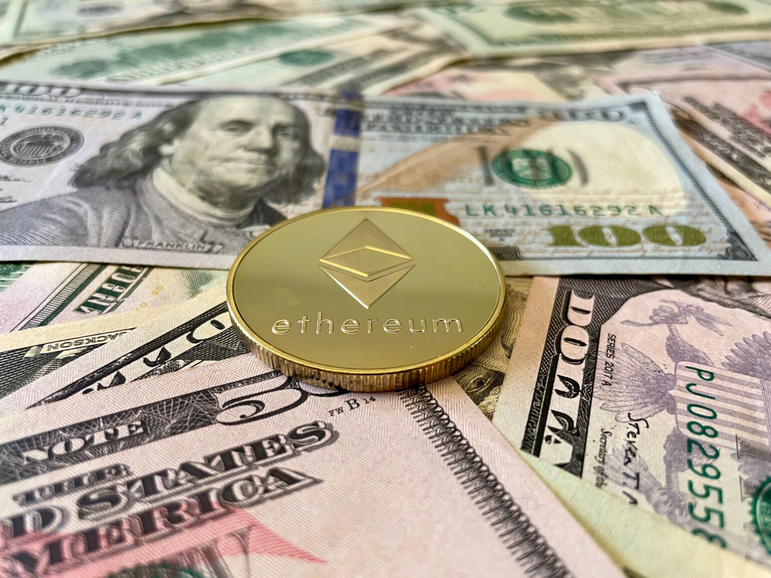 ¿Ha terminado el ciclo alcista de Ethereum? Analista identifica potencial patrón de ‘doble techo’