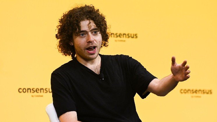 Blockchain le permitió construir una fuerza global desde su dormitorio