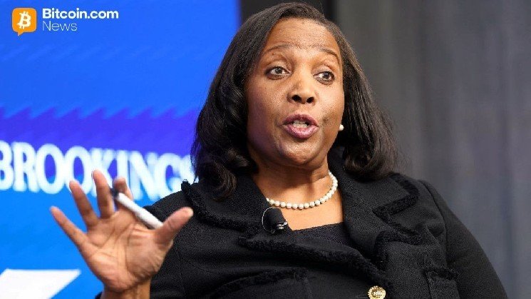 La gobernadora de la Reserva Federal, Lisa Cook, se toma un descanso de su batalla con Trump y pronuncia un discurso sobre política monetaria