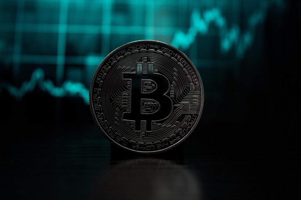 Comienza la fase decisiva de Bitcoin: el soporte semanal se mantiene, el impulso se desvanece