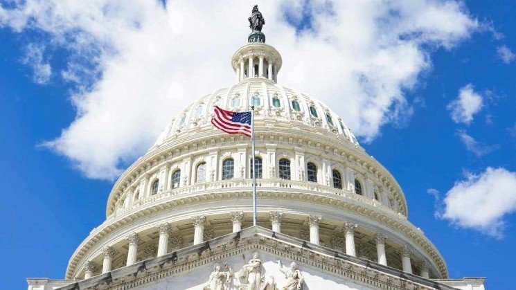 La Ley CLARITY recibe un nuevo impulso mientras el senador vincula las reglas criptográficas con el poder del dólar estadounidense